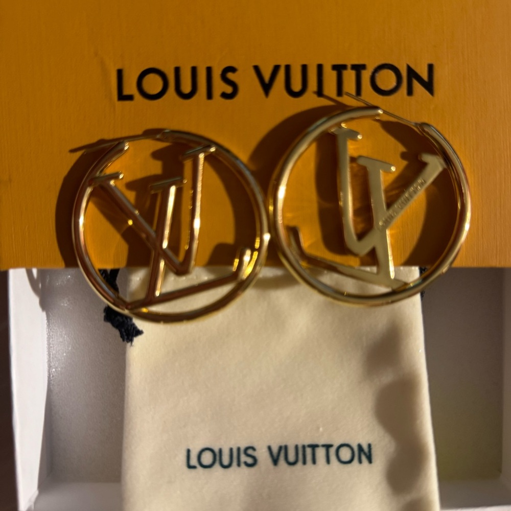 Louis Vitton Women Hoops ear rings in gold